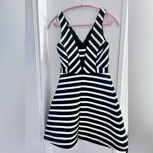 Gorgeous Adelyn Rae dress size xs EUCโโ - Picture 3 of 4